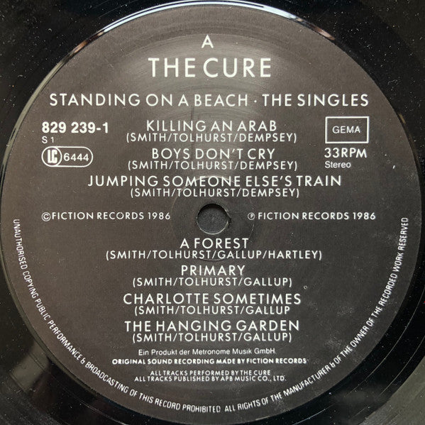 The Cure : Standing On A Beach · The Singles (LP, Comp, Gat)